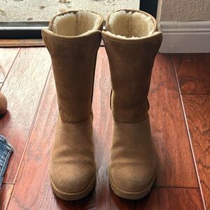 Women's Tan Classic UGG Boots in Chesnut